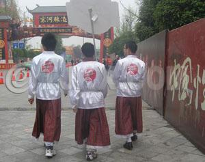 “小沈阳”满街跑