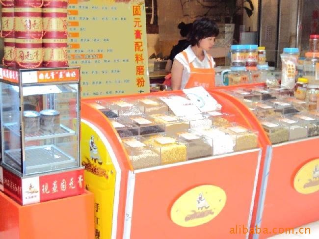 产品介绍 精细臻选 低温烘焙 质量保证 欢迎合作 本产品是有机食品 1 不使用化学农药 2不使用化学肥料 3不使用化学添加剂 4不添加人造色素 5非转基因食品 五谷杂粮有五道工序 精细臻选优质五谷山珍,淘汰不合格产品; 经过清洗的五谷山珍,去除杂质,保证清洁; 采用FD冻干技术,去除多余水分,保证食物营养新鲜: 利用低温烘焙的工艺,最大限度地保留了食物的原有性味; 个性搭的配,手工现磨,冲水即食,适合快节奏的现代生活! 五谷杂粮的有机生产过程真正做到“零添加; 适合包括年幼的孩子和年