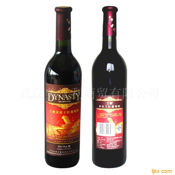 王朝喜庆干红葡萄酒 商品编号:MWL010412 货 号:010412 品 牌:王朝 条码: 6901025400148 国家: 中国 产区: 天津 主要品种: 赤霞珠 酒精度数: 12%vol 原汁含量: 100% 净含量: 750ml 规格: 16 产品类型: 干型 商品包装: 单瓶 保质期: 10年 生产日期: 见打码 产品标准: GB15037 生产许可: QS1213 1502 0090 销售单位: 瓶/元 企业: 中法合营王朝葡萄酿酒有限公司 市场价: ¥48.
