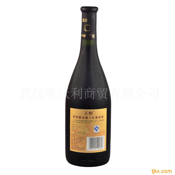 王朝原装橡木桶干红葡萄酒 商品编号:MWL010420 货 号:010420 品 牌:王朝 条码: 6901025400827 国家: 中国 产区: 天津 主要品种: 赤霞珠 酒精度数: 12%vol 原汁含量: 100% 净含量: 750ml 规格: 16 产品类型: 干型 商品包装: 木盒 保质期: 10年 生产日期: 见打码 产品标准: GB15037 销售单位: 盒/元 企业: 中法合营王朝葡萄酒酿酒有限公司 市场价: ¥115.