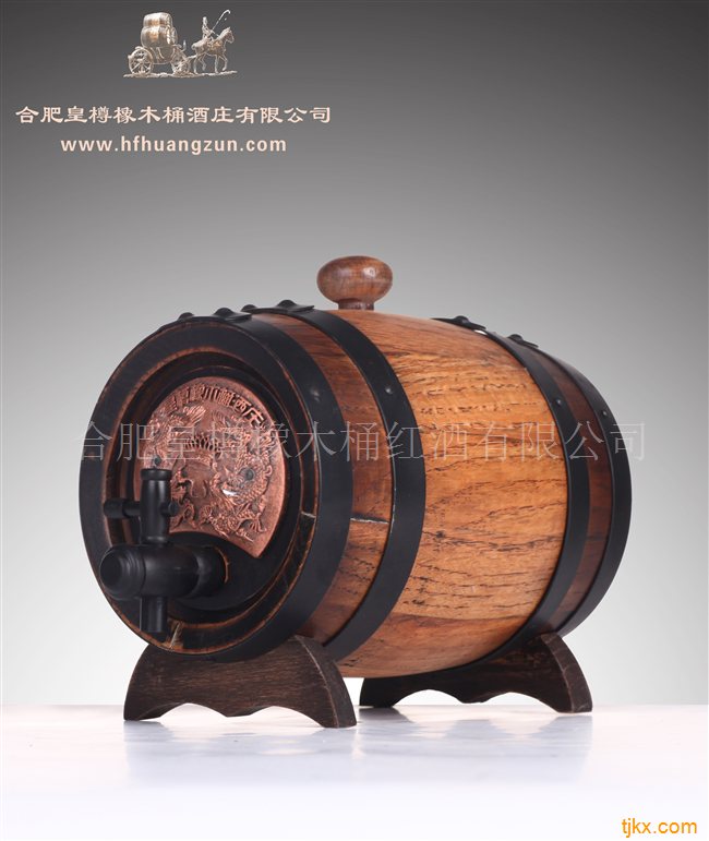 合肥皇樽橡木桶红酒有限公司 联系人:夏家宝先生 电 话:15056075691 手 机:15056075691 地 址:安徽省合肥市新站区铜陵北路与颖河路交叉口新站总部经济大厦B楼20012008号 邮 编:230000 公司网站:www.hfhuangzun.com
