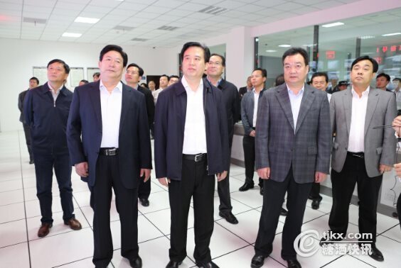 襄阳市党政代表团参观考察三峡物流园